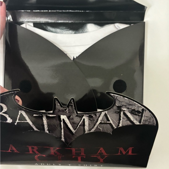 New in Box Collectable BATMAN Arkham City Print T-Shirt Size Large - Picture 4 of 11